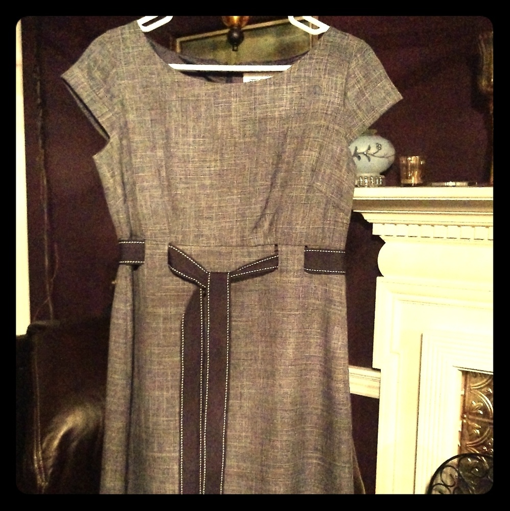 Capped sleeve mid length dress